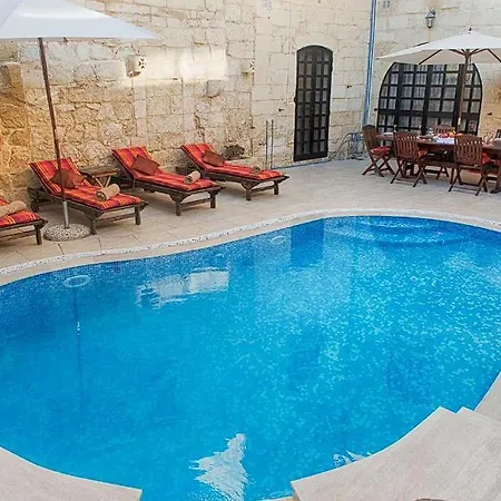 In The Heart Of A Quiet Town ! Guest house