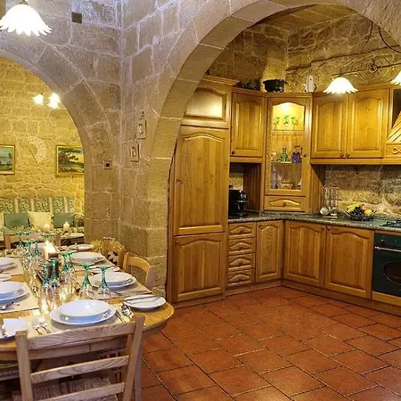 In The Heart Of A Quiet Town ! Guest house *